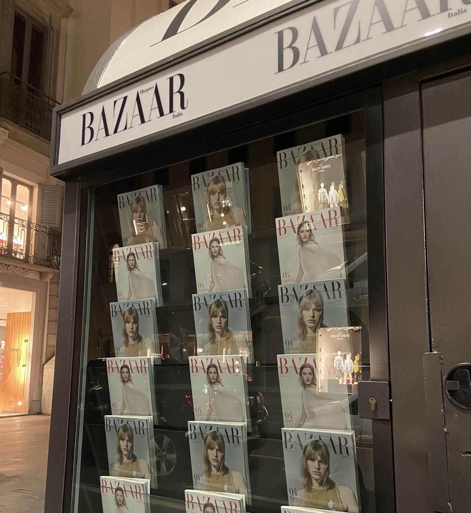 Vitrine da Harper's Bazaar Italia em Milão